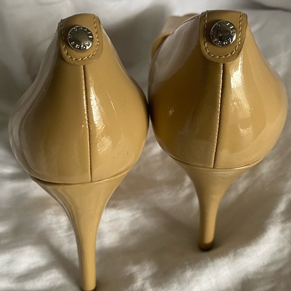 Micheal Kors Heels - Picture 3 of 5